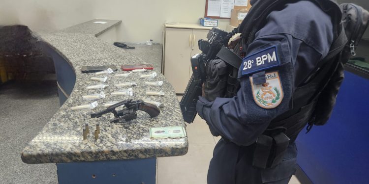 Dois homens são presos por tráfico de drogas e posse ilegal de arma em Barra Mansa