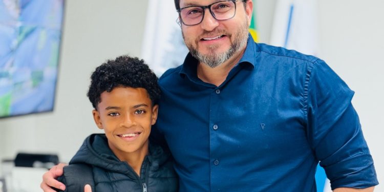 Jovem atleta de Pinheiral recebe apoio do prefeito Luciano Muniz para intercâmbio na Espanha