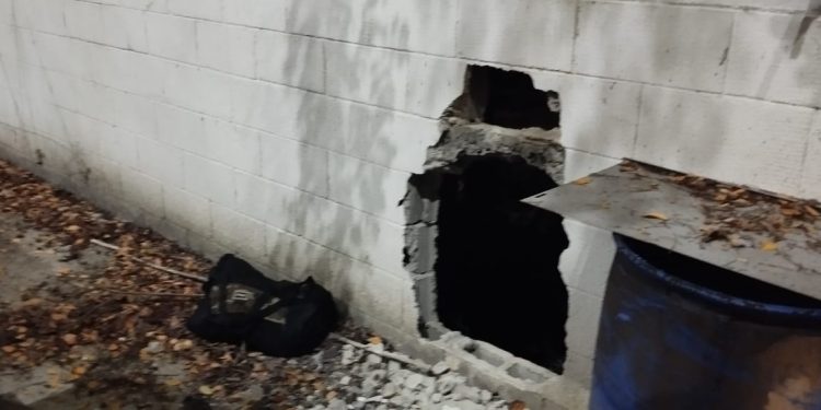 Cinco homens armados invadem supermercado e roubam cofres em Resende