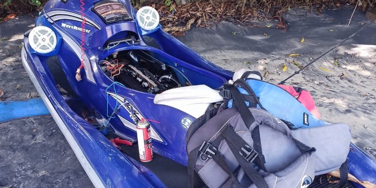Polícia Ambiental flagra limpeza de jetski com produtos poluentes em Angra dos Reis