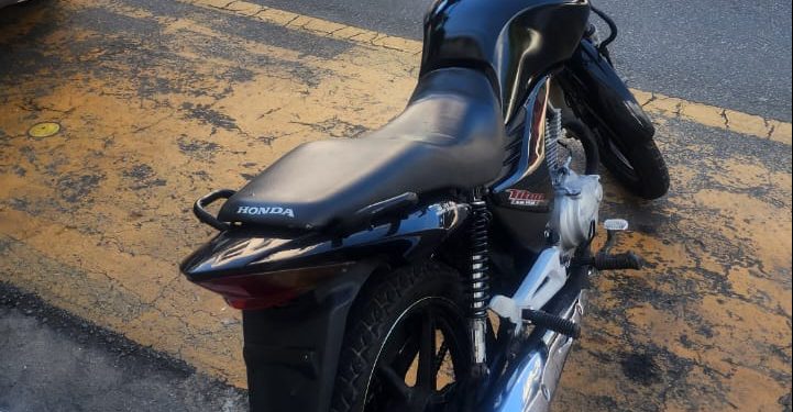 Homem é detido por conduzir moto sem habilitação em Volta Redonda