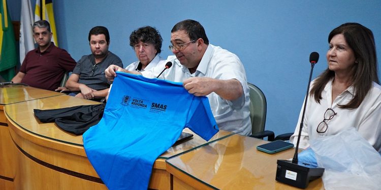 Volta Redonda entrega uniformes para usuários dos Centros-Dia de Atendimento à Pessoa com Deficiência