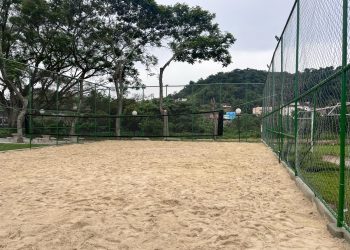 Barra Mansa inaugura quadra de areia no bairro Roberto Silveira