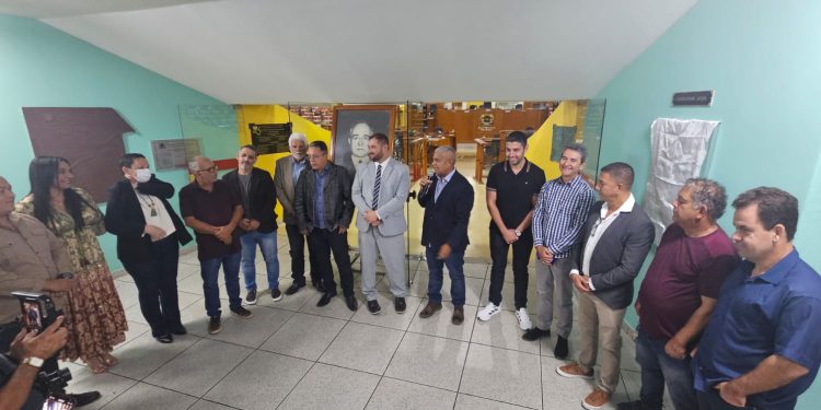 Câmara de Volta Redonda inaugura placa da atual legislatura