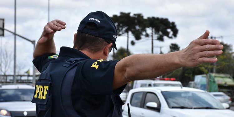 PRF reforça fiscalização nas rodovias durante feriado do Dia do Trabalhador