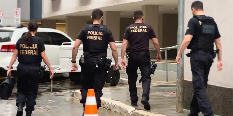 Policiais civis são presos por suspeita de extorquir funkeiros e influenciadores