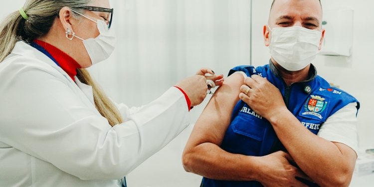 Barra Mansa vacina 1.654 pessoas em mais um mutirão contra a influenza