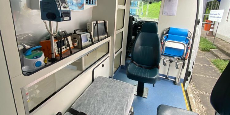 FEAM coloca em operação nova ambulância UTI em Angra para agilizar atendimentos de urgência