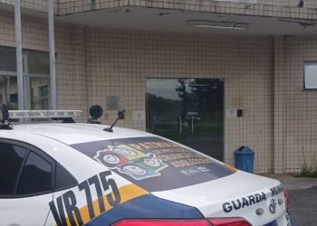 Mãe é presa por maus-tratos a filha de 13 anos em Volta Redonda