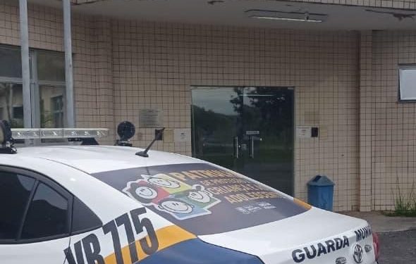 Mãe é presa por maus-tratos a filha de 13 anos em Volta Redonda