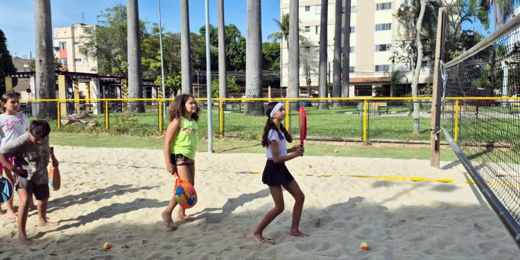Volta Redonda oferta aulas gratuitas de Beach Tennis no Aterrado
