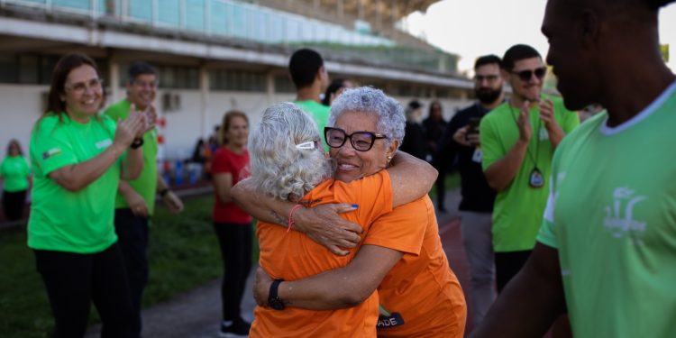 Olimpíadas Viva Melhor reúnem a terceira idade em provas de atletismo em Volta Redonda