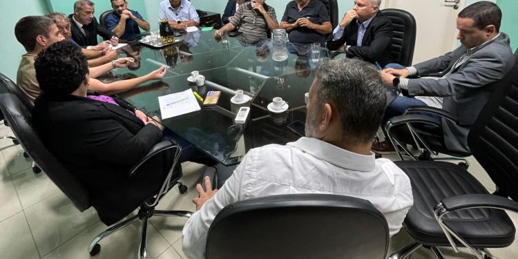 Câmara de Volta Redonda discute com Sindpass melhorias no atendimento à população