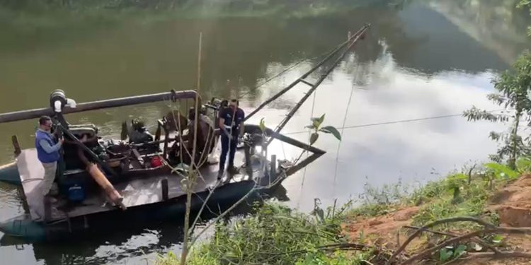 Dois homens são presos por extração ilegal de areia em Valença