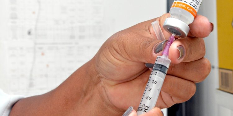 Volta Redonda oferece vacinação contra Covid-19 em seis unidades básicas