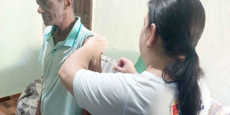 Barra Mansa realiza vacinação domiciliar contra a influenza