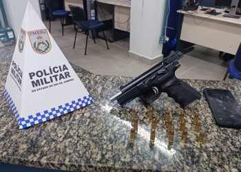 Suspeito é preso com pistola de calibre restrito em Resende