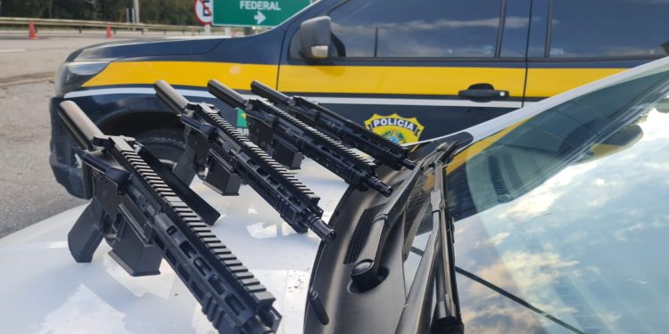 Quatro fuzis norte-americanos são apreendidos pela PRF em Três Rios