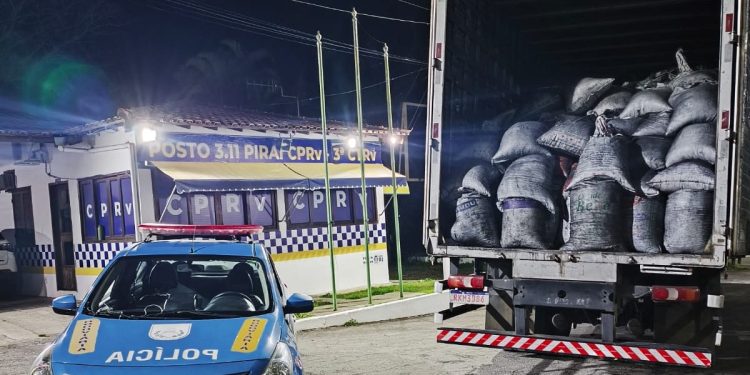 CPRv apreende carga ilegal de carvão que seria levada a área suspeita de trabalho escravo em MG