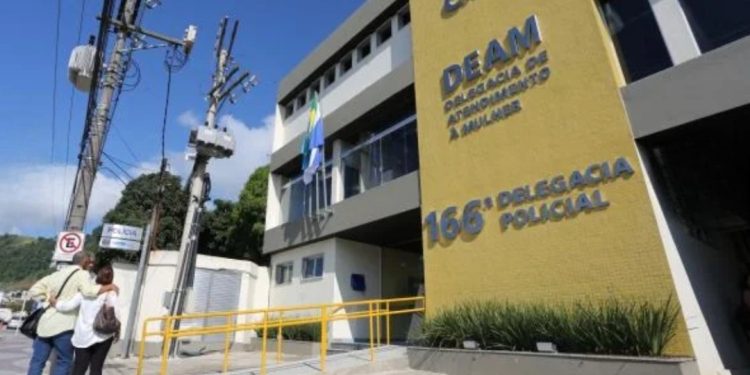 Homem é preso em flagrante por aplicar golpes com comprovantes falsos de PIX em Angra dos Reis