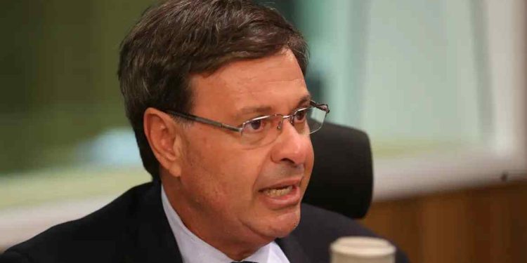 Polícia Federal prende ex-ministro Gilson Machado por suposta ajuda a Mauro Cid