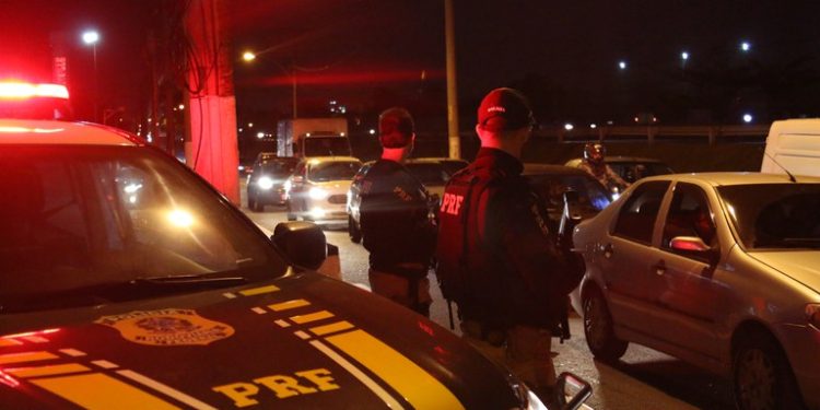 Mortes em rodovias federais do RJ caem 5,4% no primeiro semestre de 2025