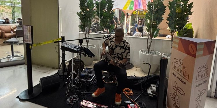 Sider Shopping promove música instrumental gratuita com o projeto Café & Melodia