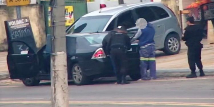 Carro roubado é apreendido após identificação do Ciosp em Volta Redonda