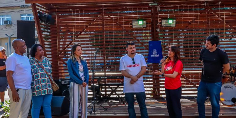 Palco cultural de Barra do Piraí recebe nome do cantor Wall