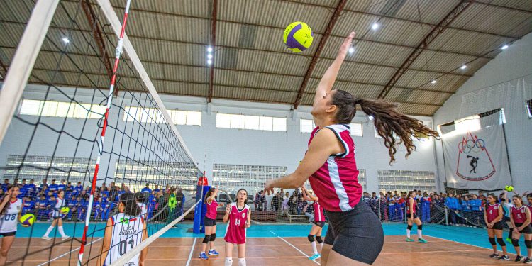 Jogos da Amizade reúnem 2,5 mil estudantes na AMAN, em Resende