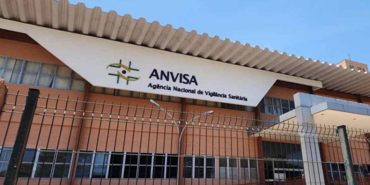 Anvisa proíbe venda de medicamentos irregulares e suplemento alimentar