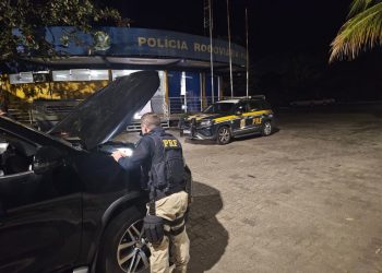 PRF recupera carro clonado na Via Dutra e detém motorista por receptação