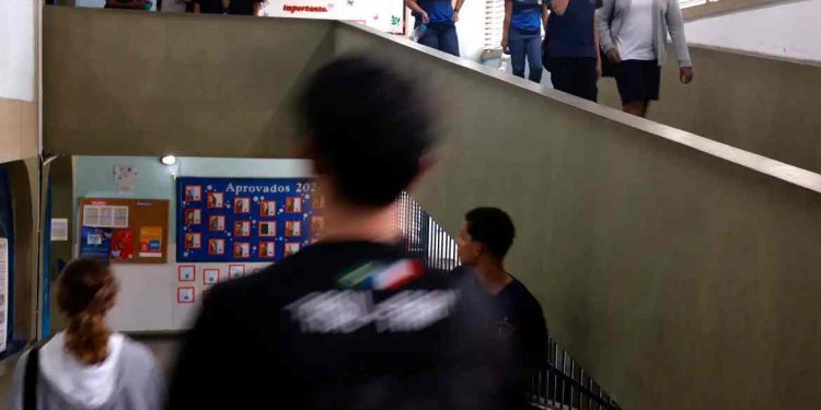Governo do Rio implementa programa de prevenção à violência contra meninas nas escolas