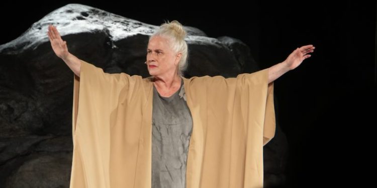 FITA celebra diversidade com teatro infantil e espetáculo de Vera Holtz