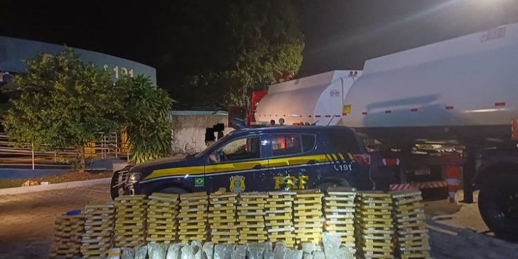 PRF apreende meia tonelada de maconha e skunk na Dutra em Piraí