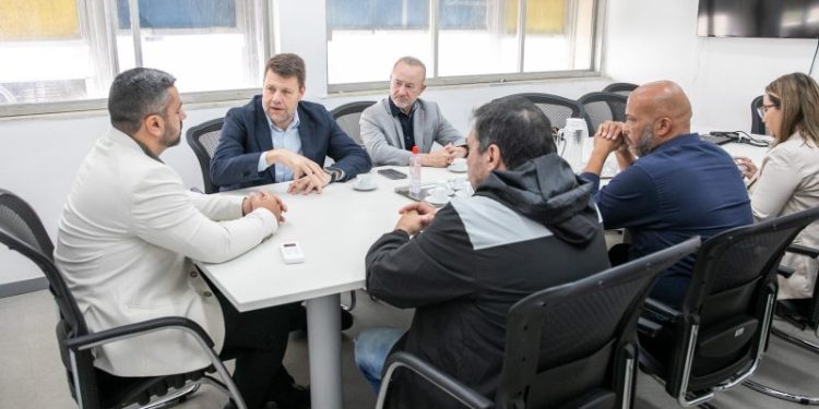 Tutuca discute com Detro alternativas para melhorar transporte intermunicipal no Vale do Café