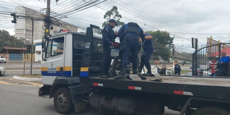 Guarda Municipal recupera moto roubada e prende jovem por receptação em Volta Redonda
