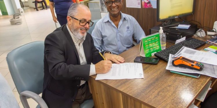 Presidente da FOA visita AAPVR e se torna associado da entidade