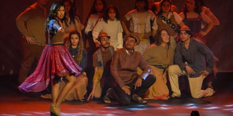 Alunos do Primeiro Ato encantam público na pré-estreia da FITA com “Gonzaga – Baião para Todos”