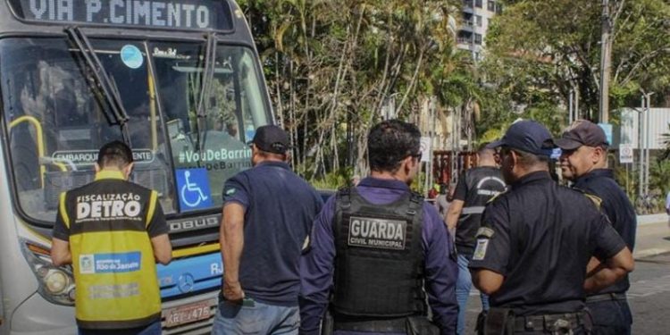 Barra do Piraí e Detro intensificam fiscalização em ônibus intermunicipais