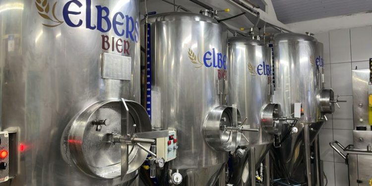 Cervejaria em Resende celebra tradição belga com música e sabores na Serrinha do Alambari