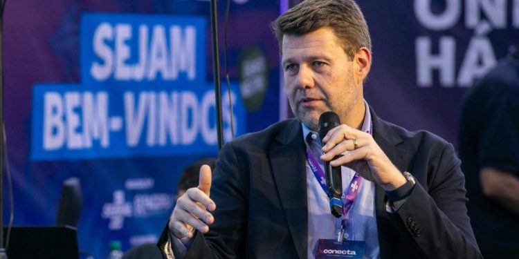 Gustavo Tutuca defende turismo como motor do desenvolvimento em evento no Sul Fluminense