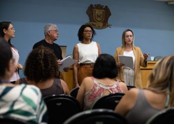 Volta Redonda treina servidores para ampliar atendimento sobre desconto do IPTU 2026 a aposentados e pensionistas