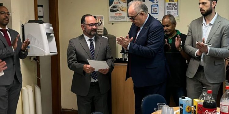 OAB Barra Mansa homenageia juiz Francisco Ferraro em despedida da comarca