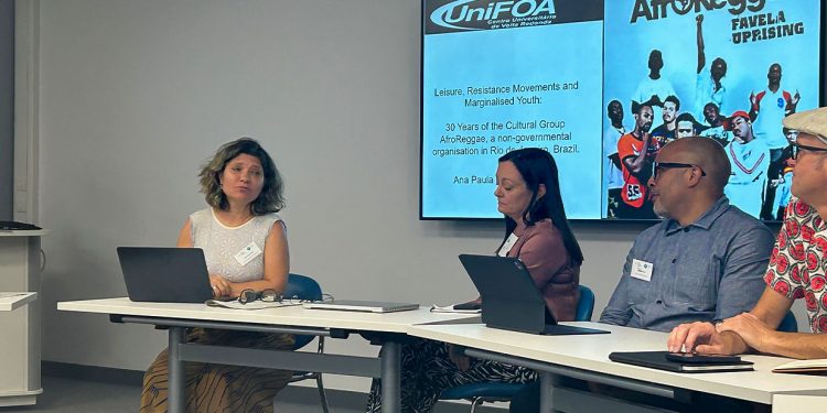 Professora do UniFOA apresenta capítulo em livro internacional durante conferência na Inglaterra