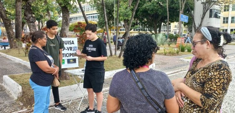 Estudantes participam de lançamento da 2ª pesquisa pré-eleitoral em Volta Redonda