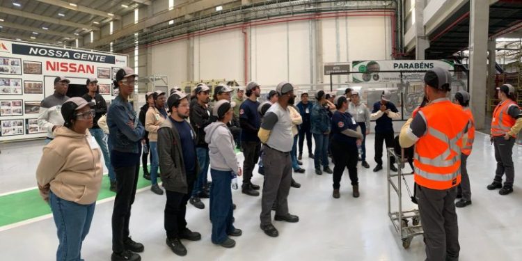 Alunos do curso “Operador Geral” iniciam treinamento prático na Nissan em Resende