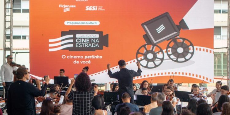 Caravana Firjan SESI leva cinema gratuito a Vassouras