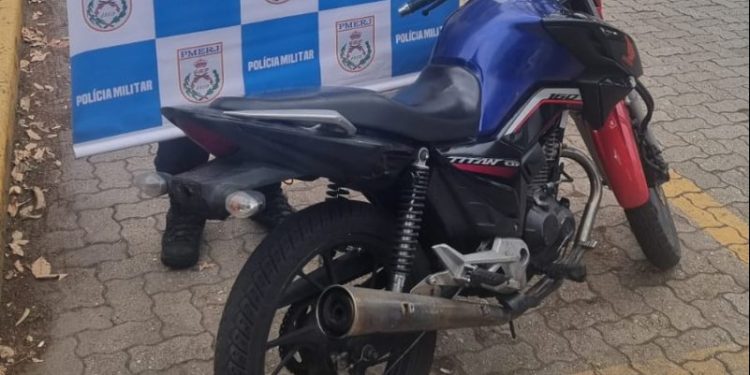 Adolescente é flagrado em moto com número de motor raspado Resende