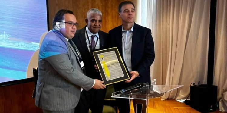 Ministro André Mendonça recebe título de Cidadão Voltaredondense em evento no Rio